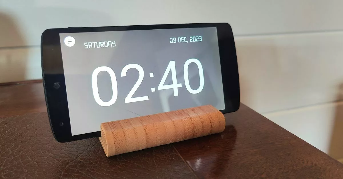 Old Android Phone As Clock 1